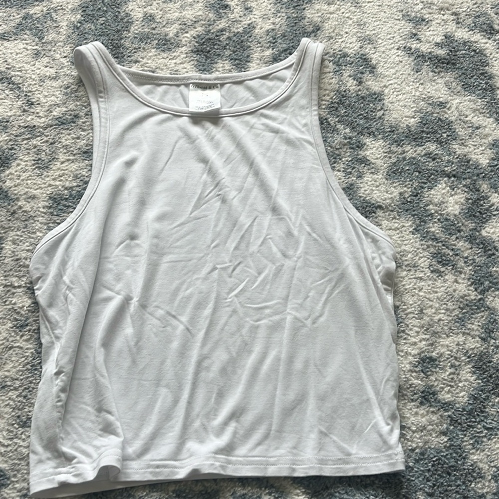 cuteeee cropped white tank